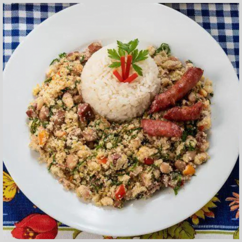 Feijão Tropeiro com Arroz Branco e Couve