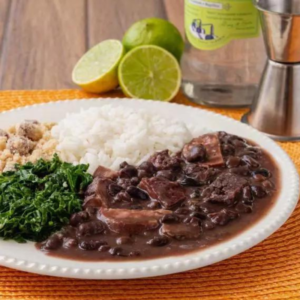Feijoada Light com Arroz Branco, Couve Refogada e Farofa