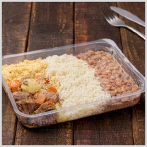 Picadinho com Arroz Branco, Feijão Carioca e Farofa