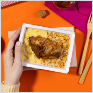 Sobrecoxa de Frango, Arroz com Cenoura e Milho e Creme de Milho